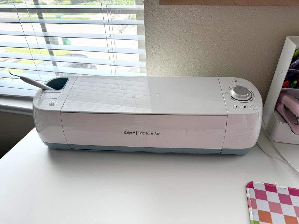a photo of a cutting machine, the cricut explore air